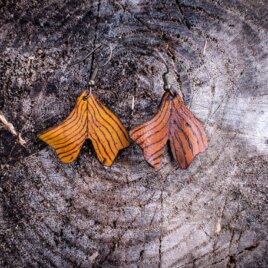 Boucle d&rsquo;oreille en cuir – ginkgo